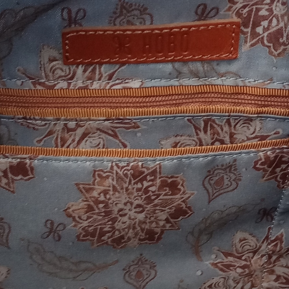 HOBO Soft Leather Valley Shoulder Bag in Titanium Grey EUC - Picture 6 of 6